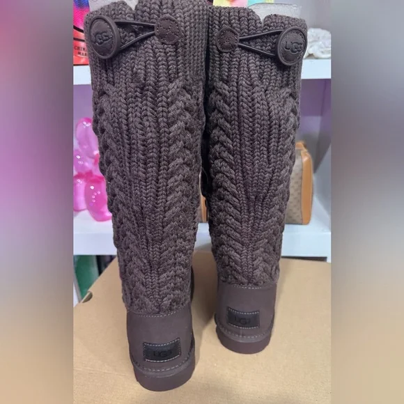 UGG CLASSIC CARDI CABLE KNIT WOMENS SZ 9 100% AUTHENTIC 100%COZY COMFY STYLE NIB